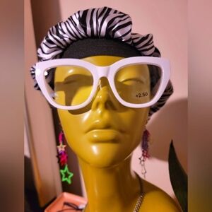 Readers +2.50 with colorful case bundle